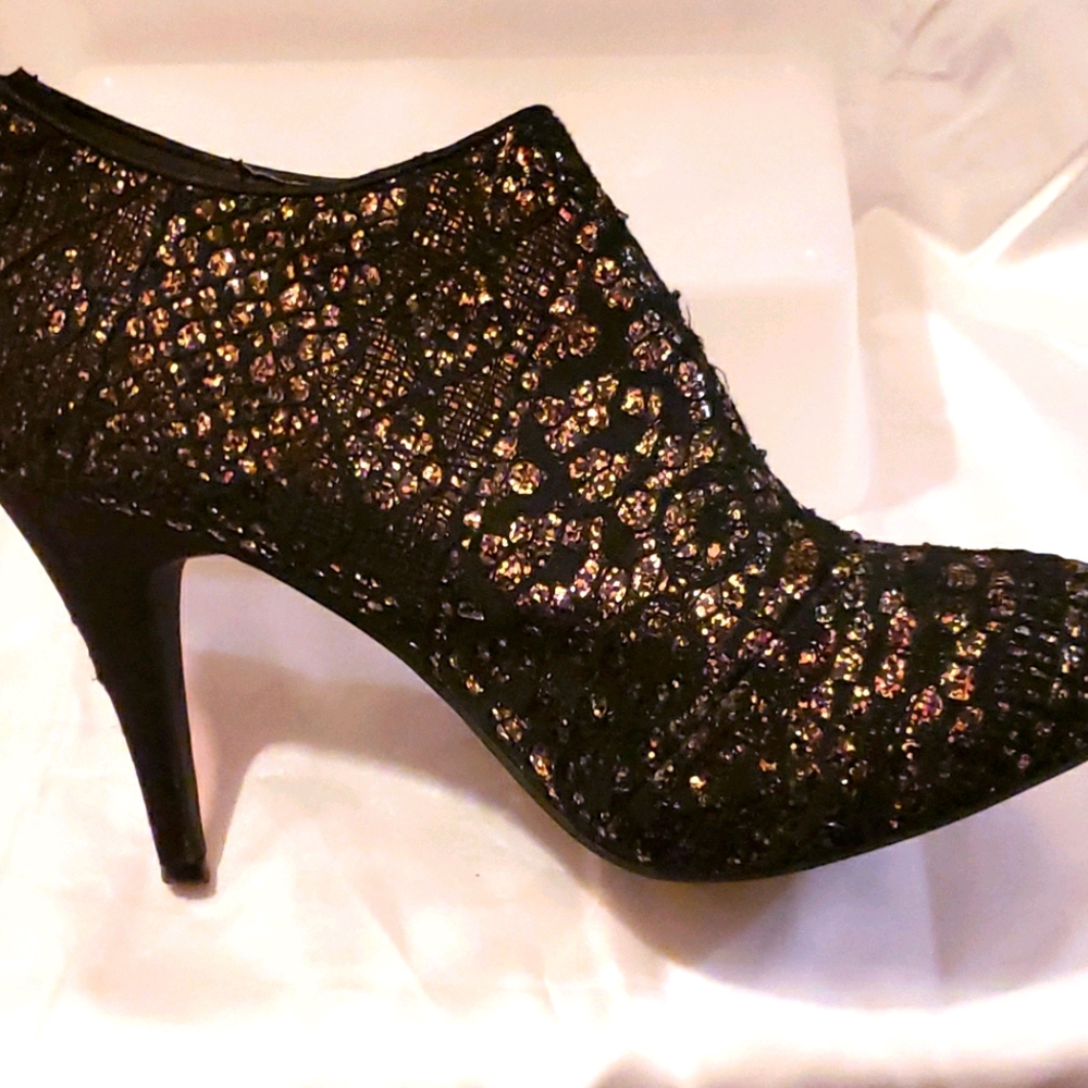 🌻Maurices glitter booties size 8.5